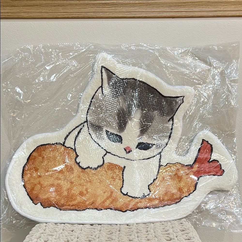 Cute Cat and Shrimp accent mat